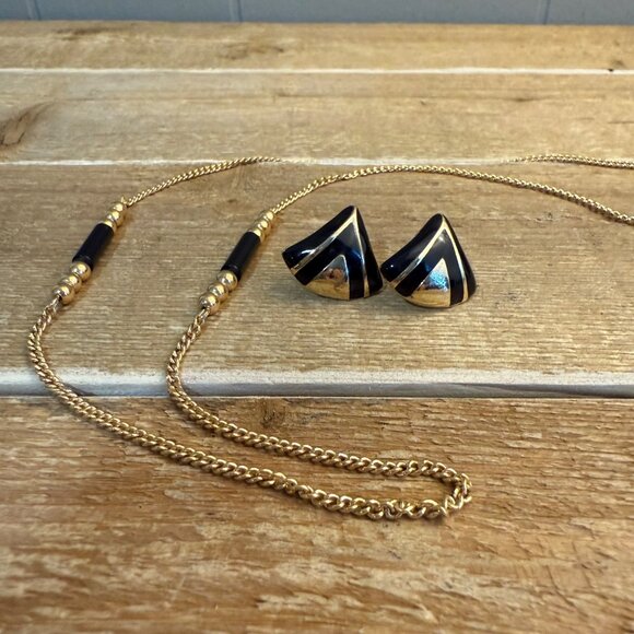 Vintage 70's Avon Gold Tone Black Enameled Necklace & Triangle Clip On Earrings - Picture 1 of 6